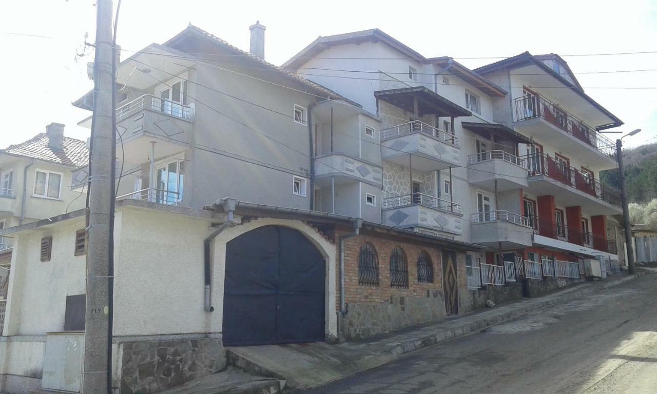 На Гости При Силвия Obzor Luaran gambar