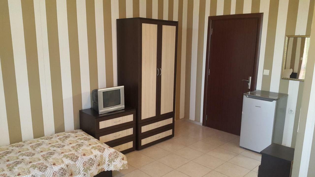 На Гости При Силвия Obzor Luaran gambar
